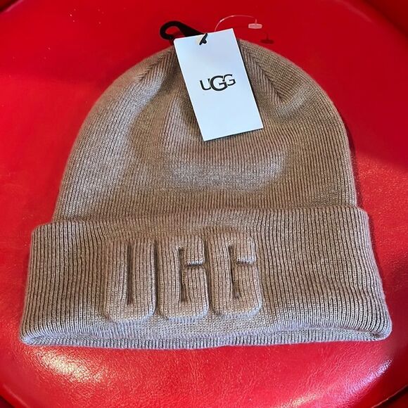 NWT UGG beanie - Picture 1 of 2